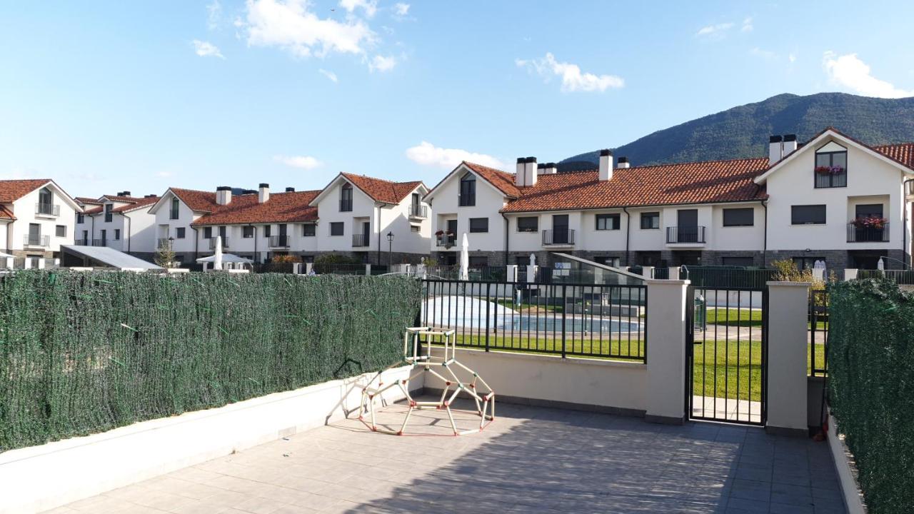 Villa Montes Pirineos Santa Cilia de Jaca Esterno foto